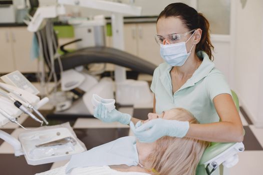 Navigate Dental Costs: Choosing Insurance & Planning Dentist Expenses