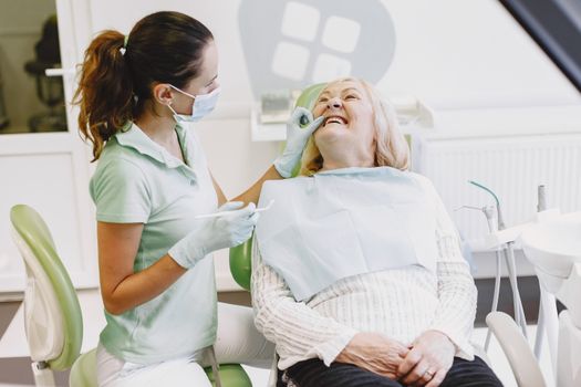 Essential Dental Health for Seniors: Maintaining Vibrant Smiles After 65
